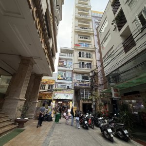 Cho thuê nhà 5 tầng hẻm 98 Trần Phú khách du lịch đông đúc thích hợp kinh doanh