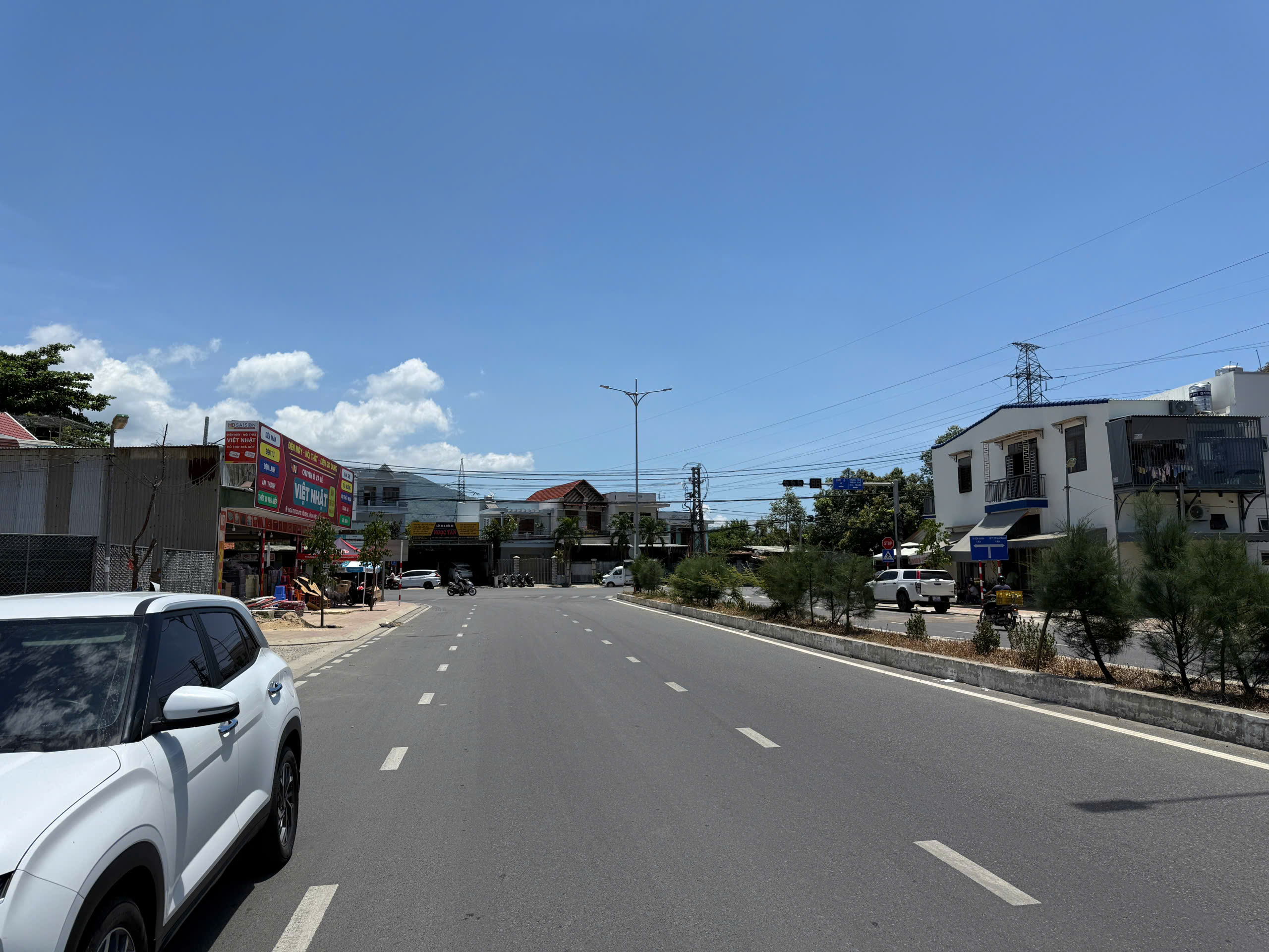 Bán đất LÔ GÓC đường D30 rộng 30m, phường Tây Nha Trang, 78m2 ngang 6m. Giá 63tr/m2. Sổ sẵn