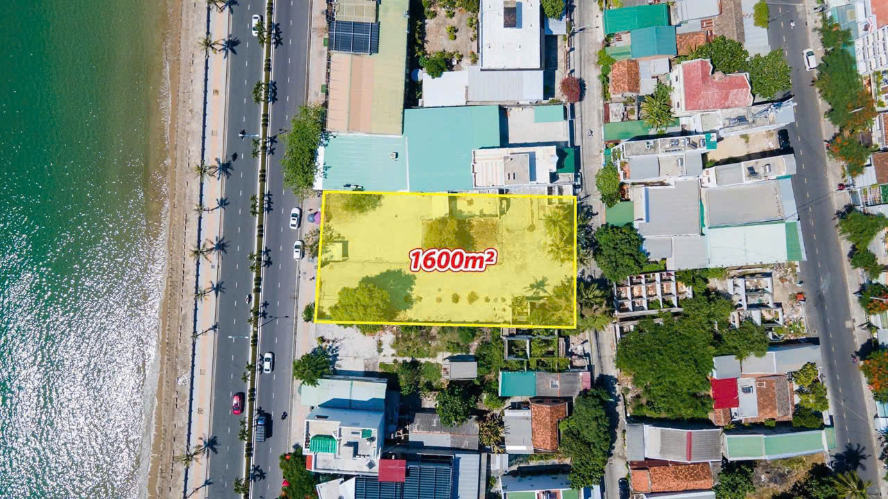 Mặt bằng Phạm Văn Đồng view biển, diện tích 1600m2 ngang 30m. Giá thuê 170