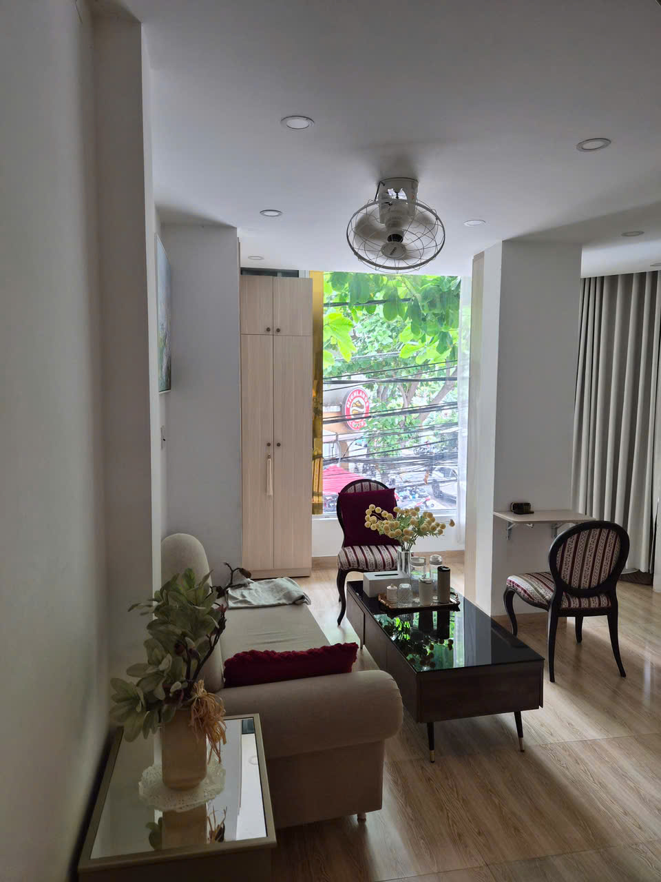 Nhà phố mặt tiền Hồng Bàng - khu bàn cờ Nha Trang, ngang 6m. Giá chỉ 7,5 tỷ