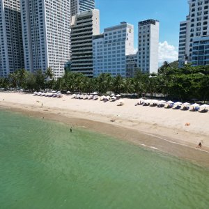Lô Góc đường Bắc Sơn, cách biển Hòn Chồng chỉ 200m. Diện tích 183,6m2 ngang 16m. Giá đầu tư