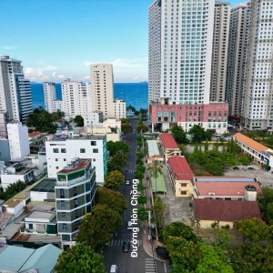 Bán nhà đường Hòn Chồng ngang 7m gần bãi tắm biển