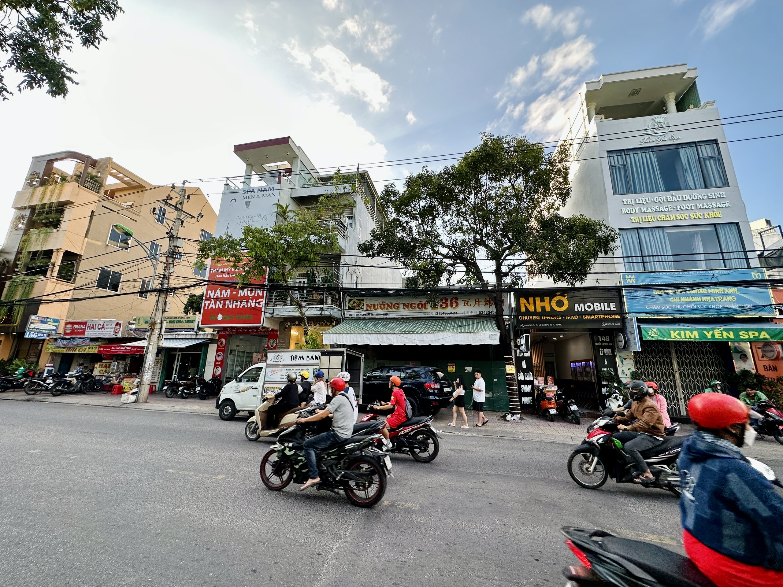 Bán nhà 4 tầng mặt tiền Nguyễn Thị Minh Khai, gần biển, giá 18 tỷ