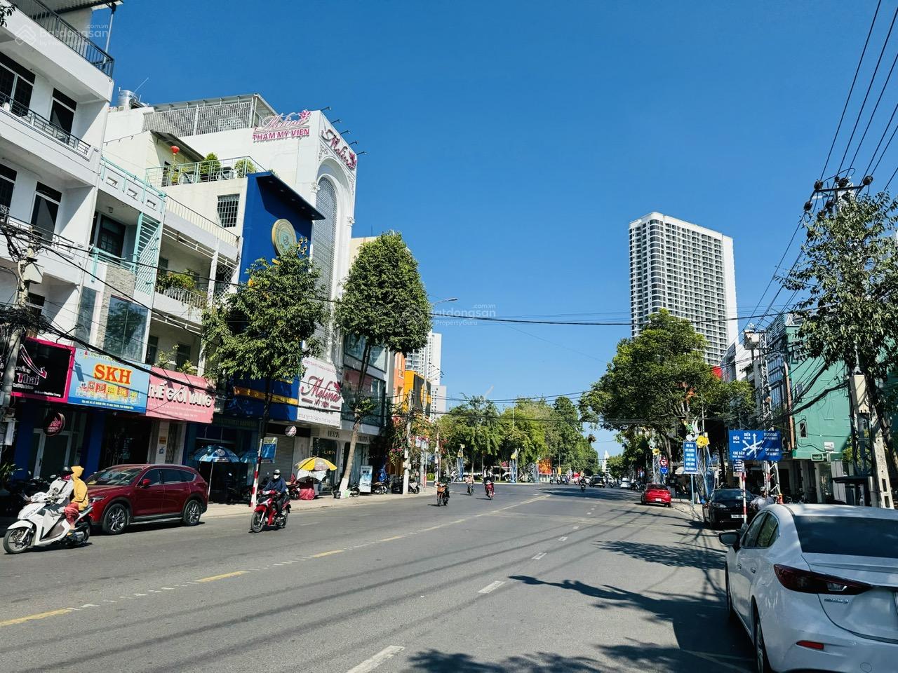 Bán nhà đẹp mặt tiền LÊ THÁNH TÔN, Nha Trang, giá tốt