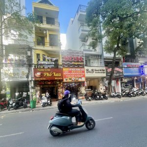 Cho thuê nhà 4 tầng phố tây đường Nguyễn Thiện Thuật. giá 67 triệu / tháng