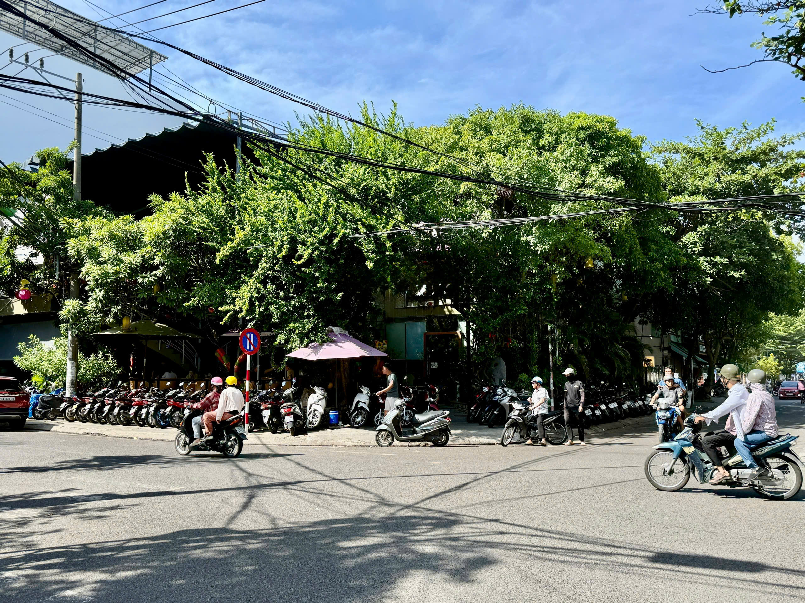 Cho thuê mặt bằng căn góc 2 mặt tiền khu bàn cờ trung tâm Tp Nha Trang