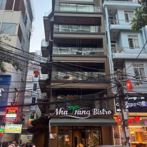 Cho thuê nhà mặt tiền Hoàng Hoa Thám ngang 6m, trung tâm Nha Trang, gần biển